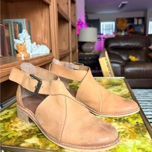 Tan leather Crēvo Ankle Booties